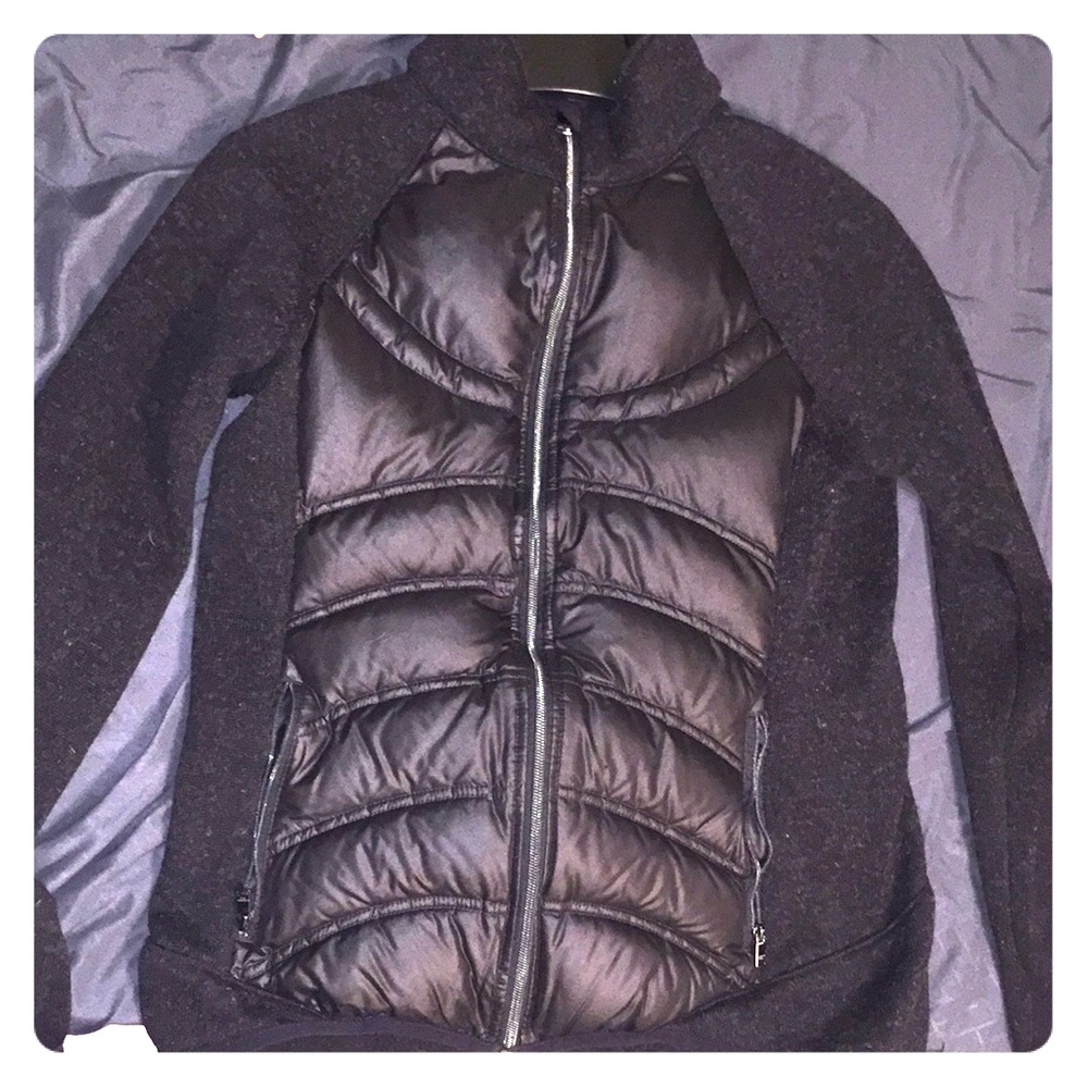 London Fog womanʻs puffer jacket, with thumb holes